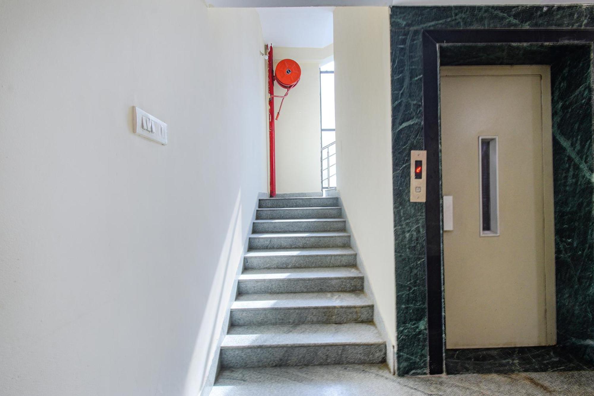 Fabhotel N Residency, Hitech City - 350M From Yashoda Hospital, Hitech City 하이데라바드 외부 사진